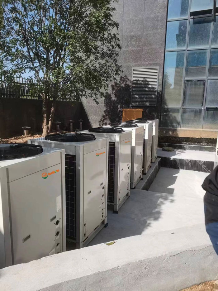 Équipement standard du parc zéro carbone | Le système intelligent de pompe à chaleur à double source de Tongbao Te, ouvrant la voie à de nouvelles économies d'énergie pour le chauffage et le refroidissement
