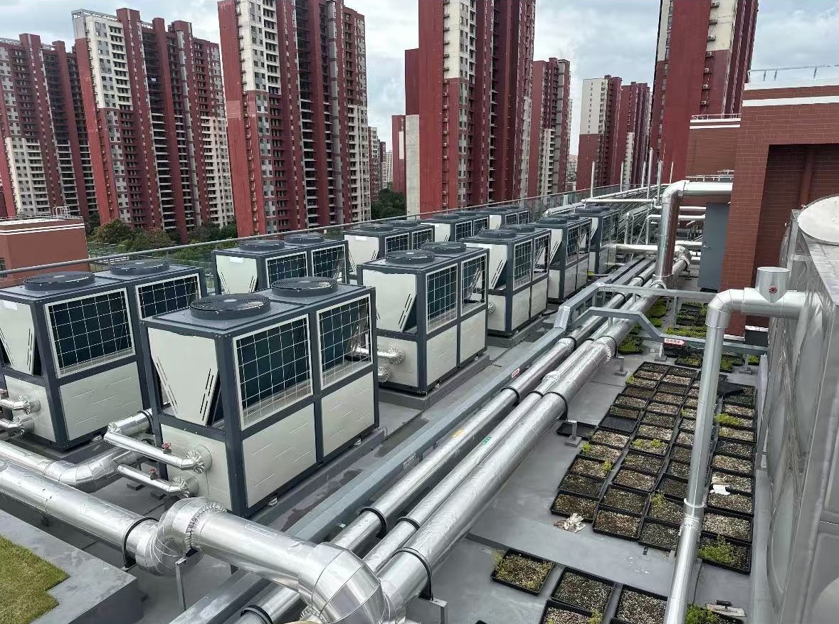 Nouvelle référence en matière d'économie d'énergie et de réduction des coûts ! Le système intelligent de pompe à chaleur à double source remodèle les solutions énergétiques pour les hôtels et les complexes commerciaux Nouvelle référence en matière d'économie d'énergie et de réduction des coûts ! Le système intelligent de pompe à chaleur à double source remodèle les solutions énergétiques pour les hôtels et les complexes commerciaux